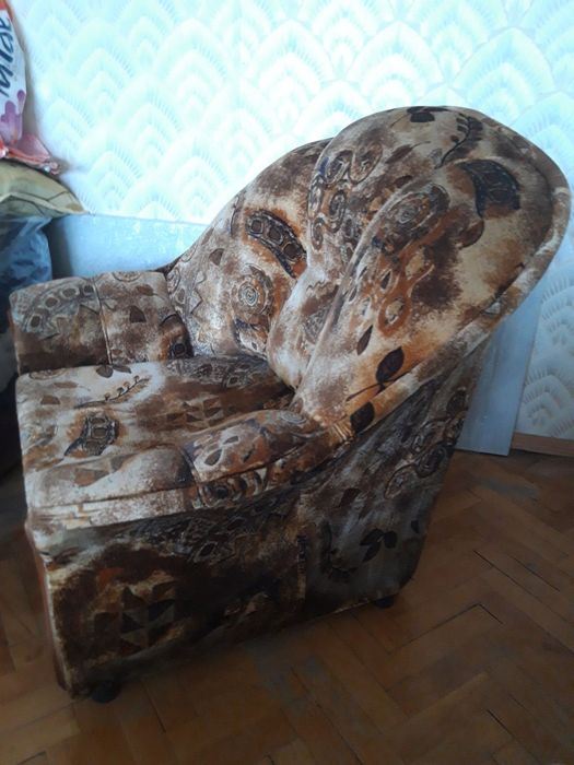 Тапициран Фотьойл + две табуретки