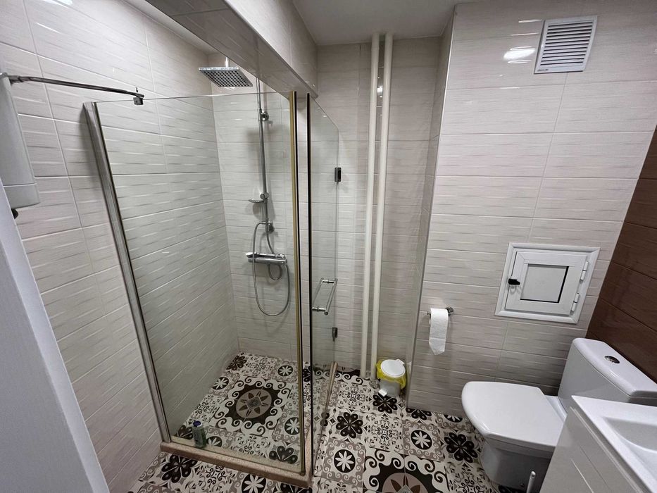 Дава се под наем Двустаен апартамент в Бургас, Лазур - 75 кв.м за 600 € - Снимка #1