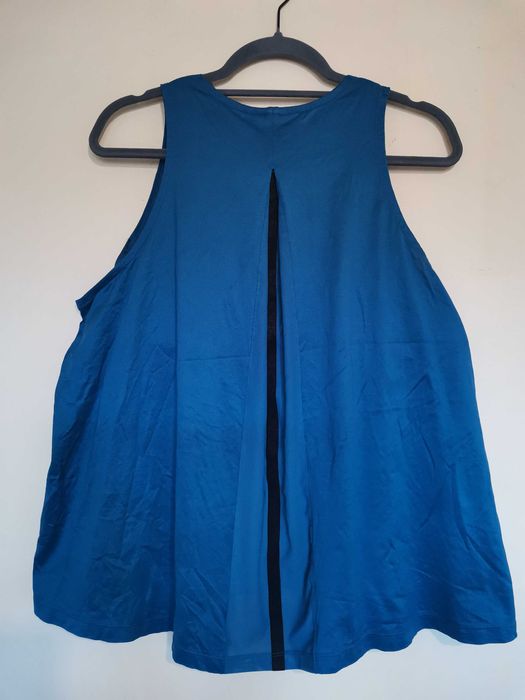 Adidas AEROKNIT TEE.Nike Sportswear Bonded Tank.