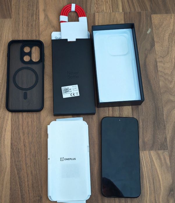 Vând OnePlus 15 ca nou 3600 lei