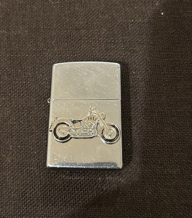 Vând brichetă originală Zippo din 1998