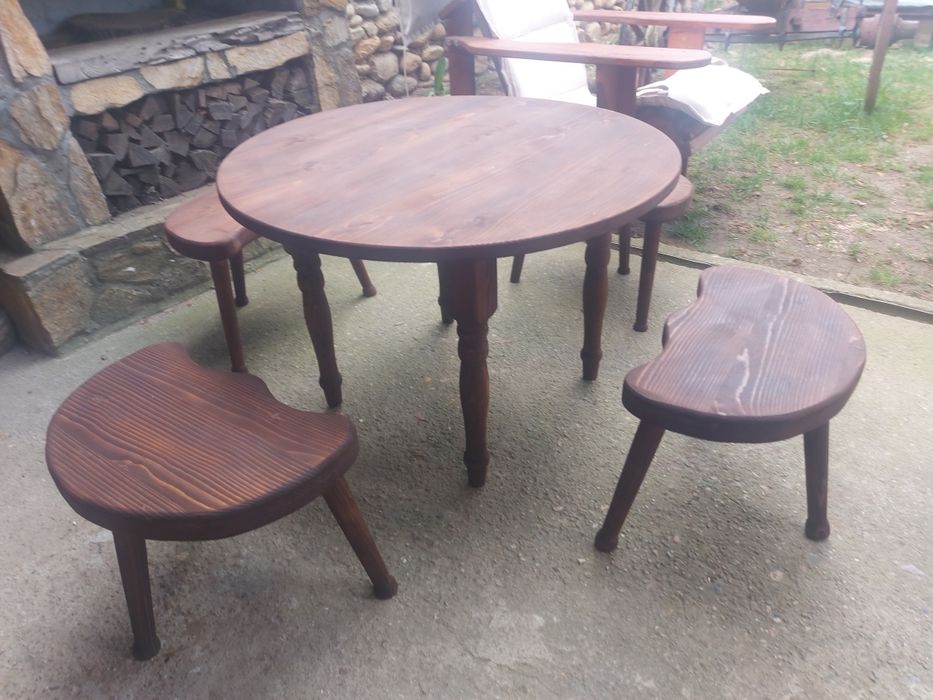 Трикраки столчета и софра(синия,паралия)