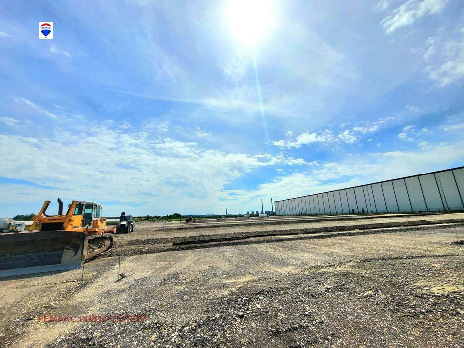 Дава се под наем Парцел в Русе, Промишлена зона - Изток - 43000 кв.м за 21930 € - Снимка #5