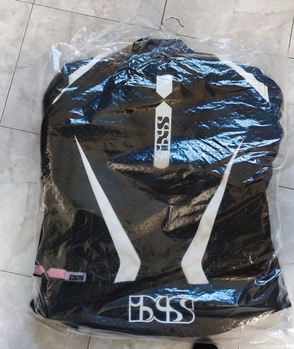 Яке кожа  IXS RS-1000 най висок клас