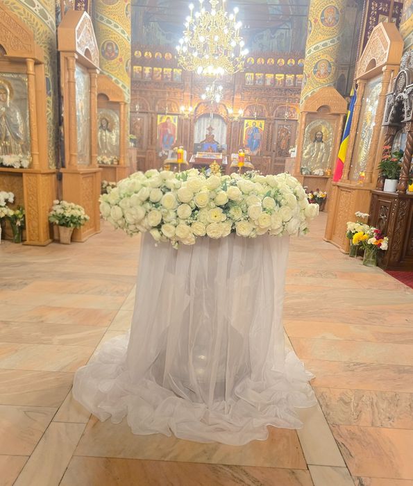 Decor flori - cristelniță  botez/ cununie