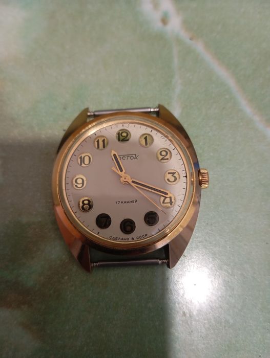 Продам часы производст.                     ва СССР цены договорные