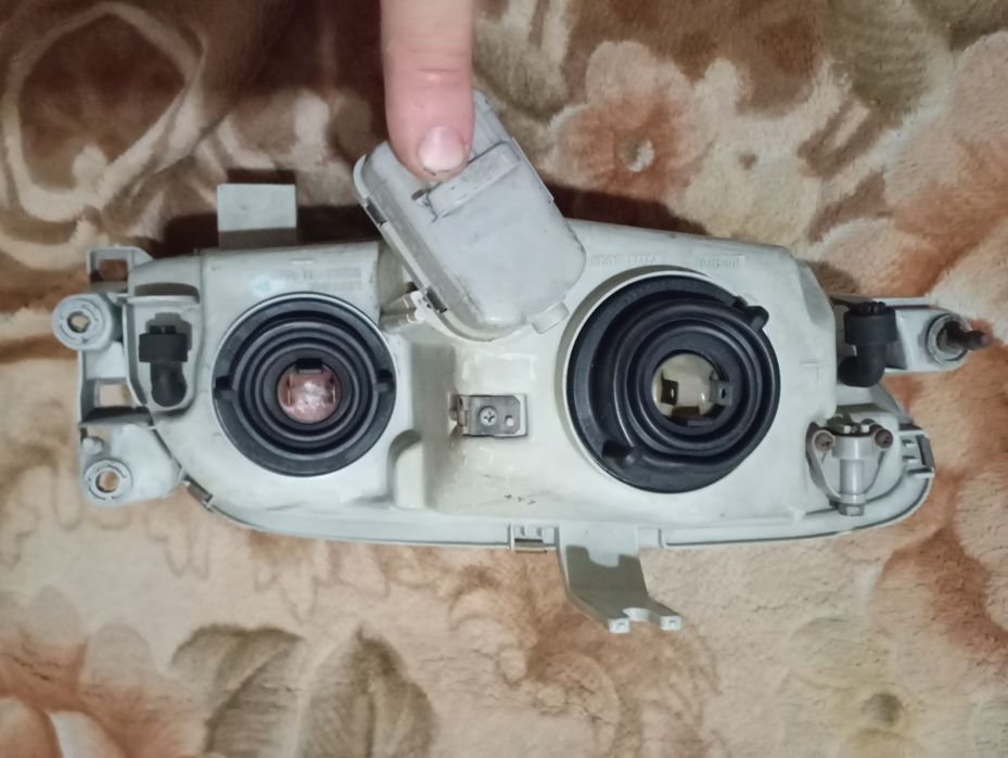 Фара на Мазда 323С