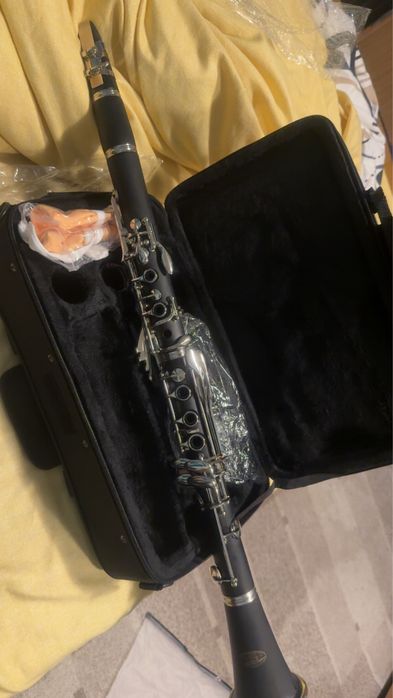 Vând clarinet Classic Cantabile CLK-10