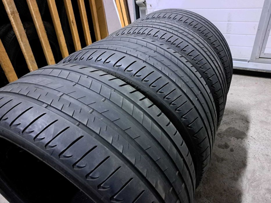 Set anvelope 245/40 R21 cu 275/35 R21 Bridgestone RFT