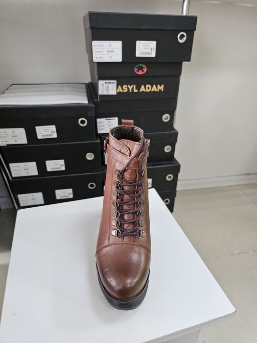 Зимние сапоги-ботильоны