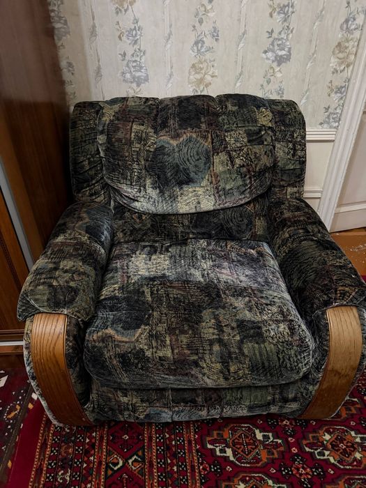 Продается диван и кресло