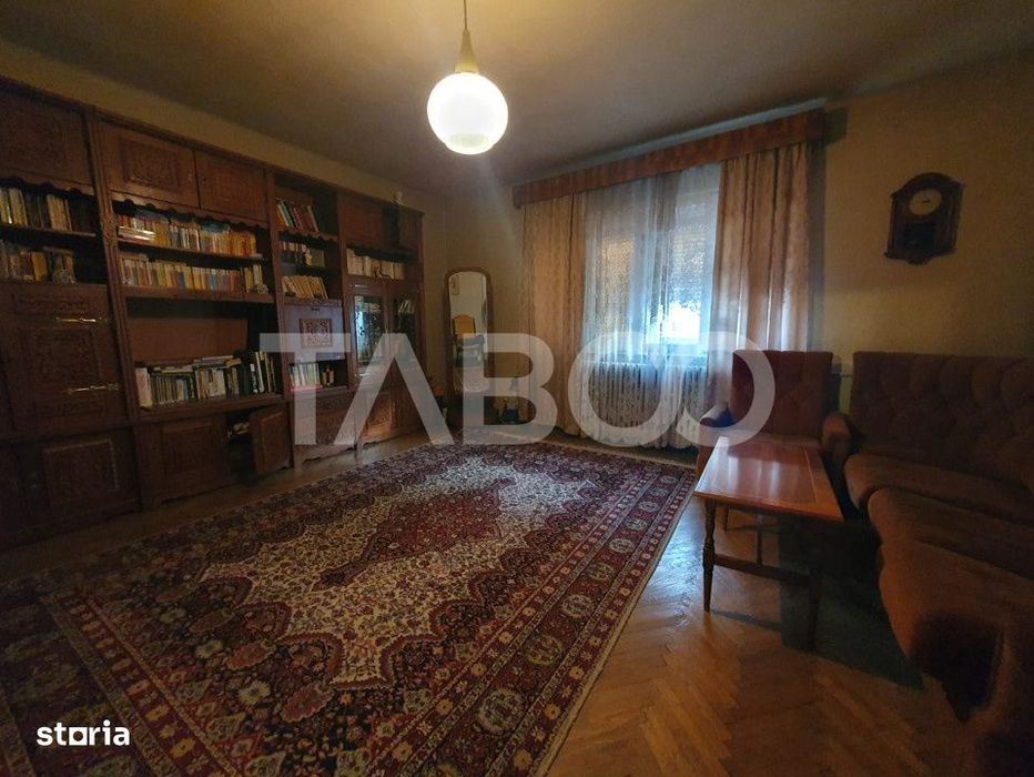 Casa 5 camere 374 mp utili + Anexa 75 mp in punctul 0 al Fagarasului