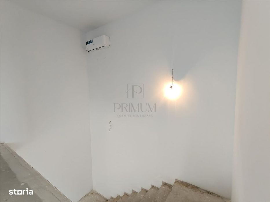 Duplex 5 camere - despartit prin garaj - teren generos