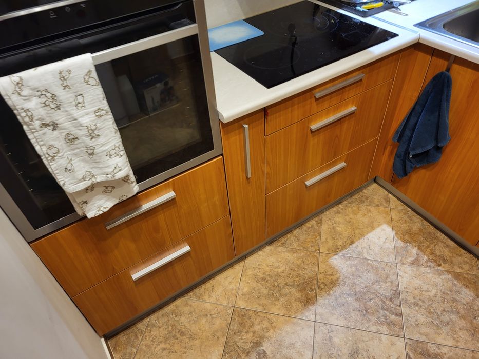 Кухня ъглова с ширм, котлон, мивка, плотове