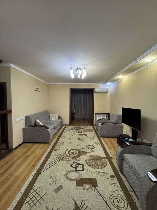 Sheriklikka kvartira bollarga Kosmonavt metro oldida