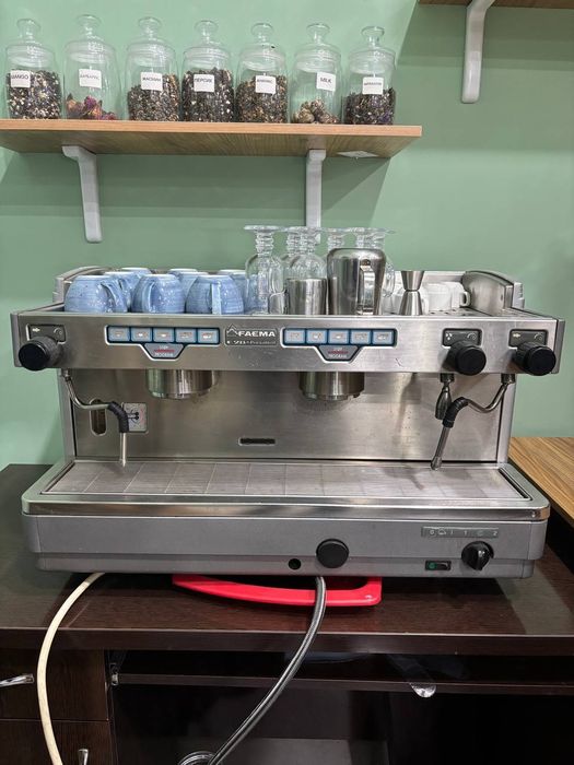 Koffemashinka sotiladi