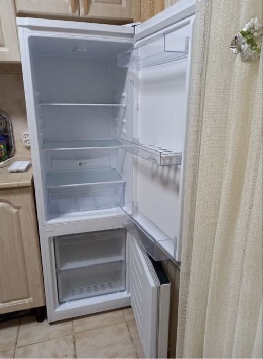 Срочно продам холодильник Beko