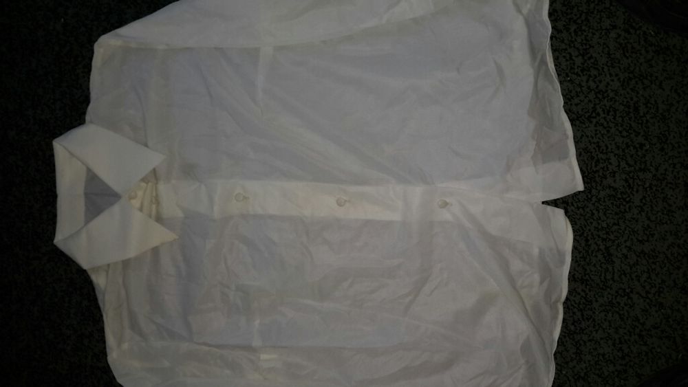 Для школы белая рубашка.