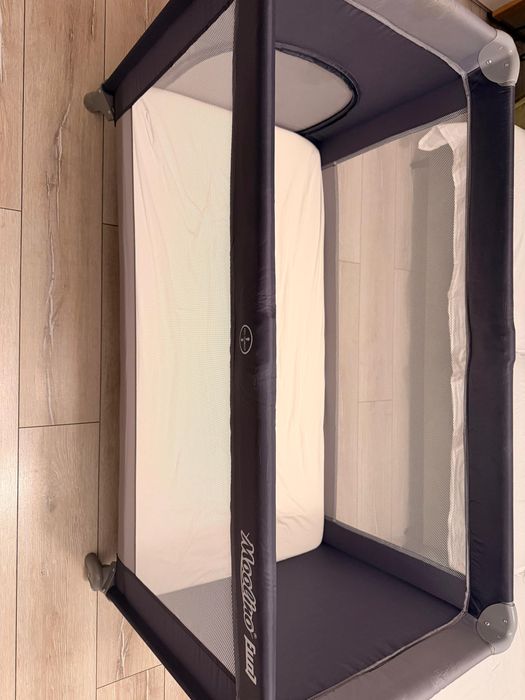 Patut Turistic pliabil Ideal Travel, Design solid si elastic, constructie solida in 7 puncte, saltea moale si pliabila, geanta transport inclusa, Gri