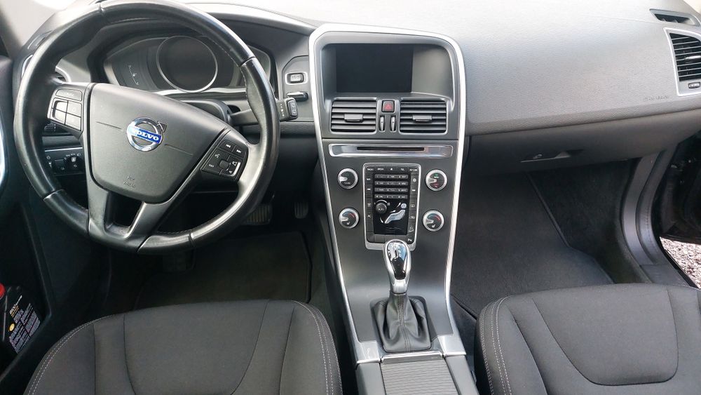 Vând sau Schimb     Volvo Xc60 2016 4x4