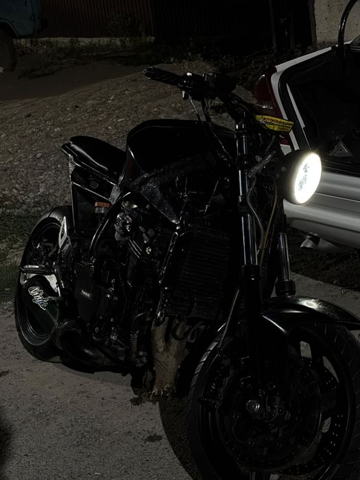 Kawasaki gpz900r 2000