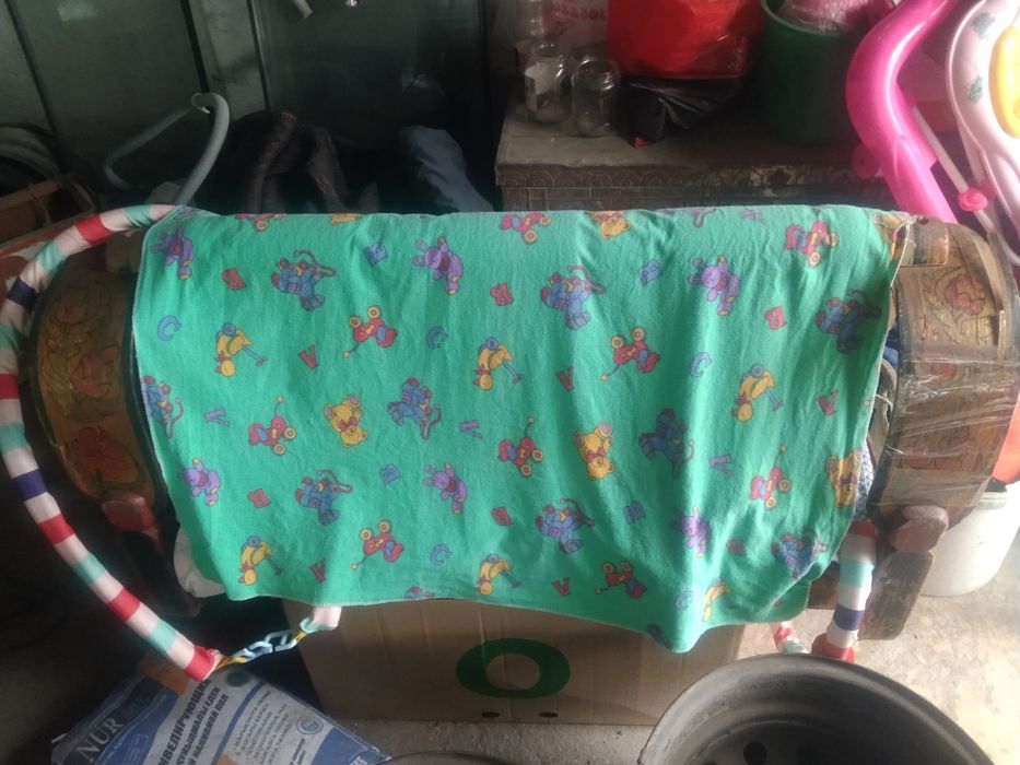 Бесік көрпелерімен