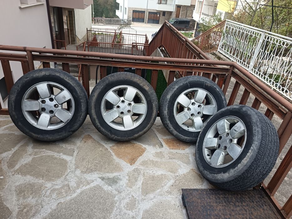 Джанти с гуми 235/65 17  Grand Cherokee wj