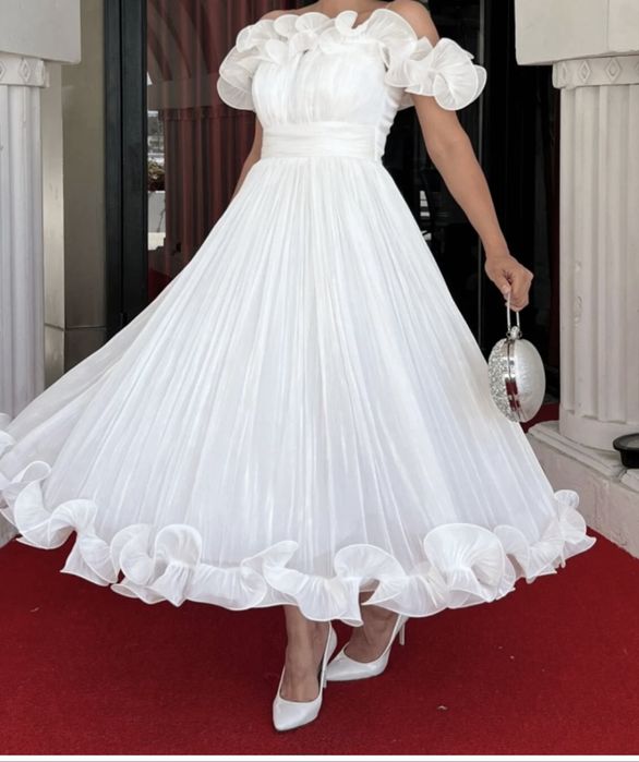 Rochie alba ,in stare impecabila