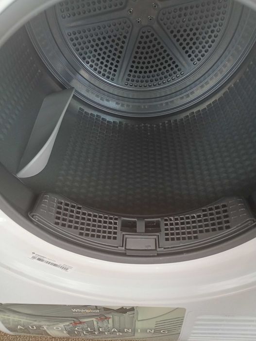 Сушилня за дрехи Whirlpool