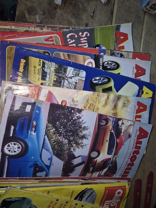 Vând colecția Revista Autoturism raritate marea parte fiind după 1990