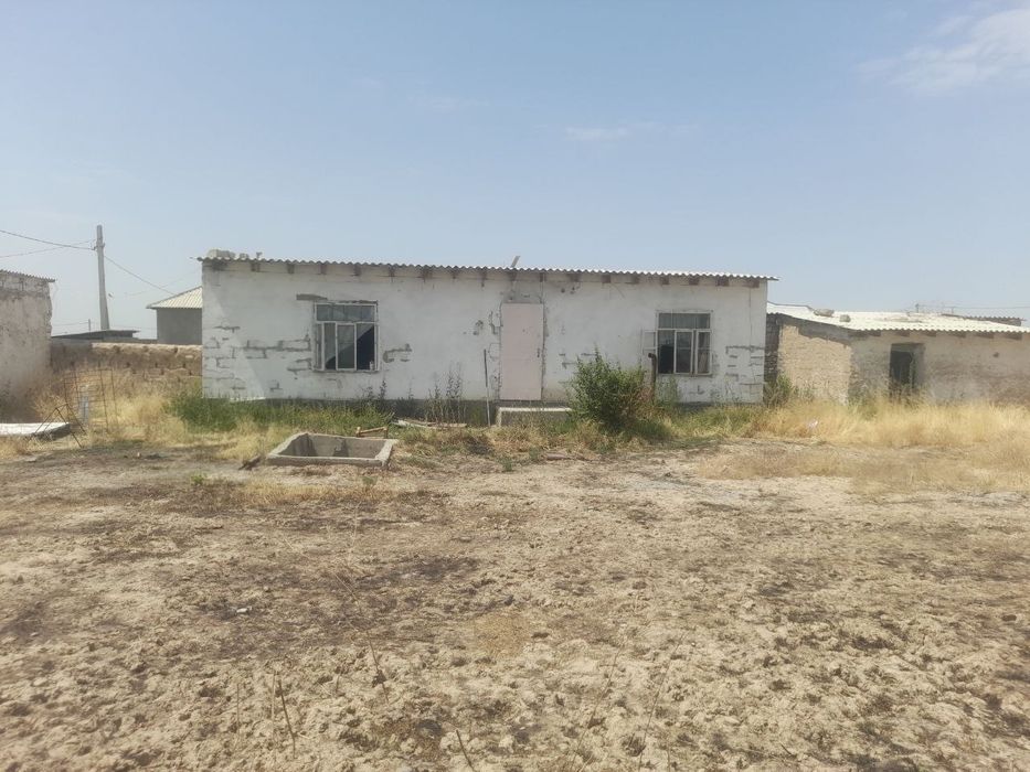 6 sotixli uchastka sotiladi ikki xonali yashashga sharoyiti bor