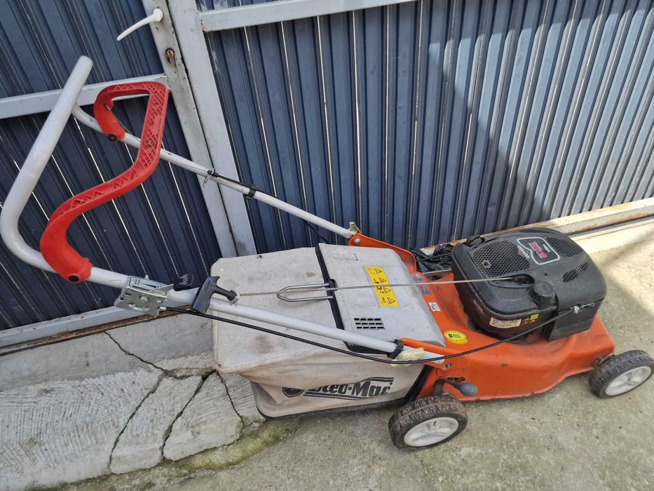 Masina de taiat iarba pe benzina EMAK motor BRIGGS 4CP CU COS PERFECTA