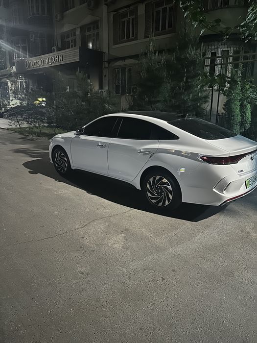 Электромобиль Hyundai lafesta vozmojen obmen na malibu premier