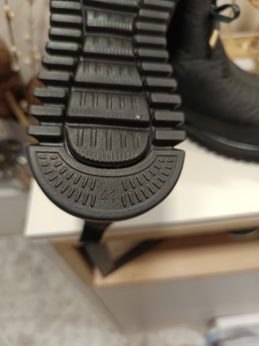 Дамски спортни боти