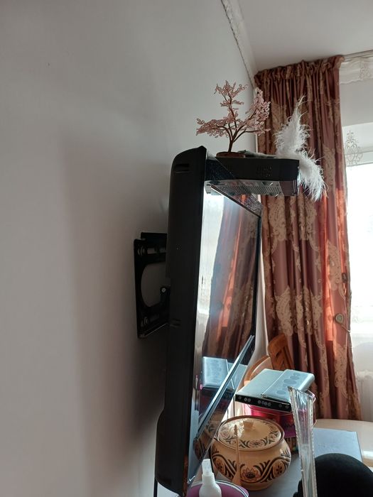 Продам телевизор LG диагональ 82