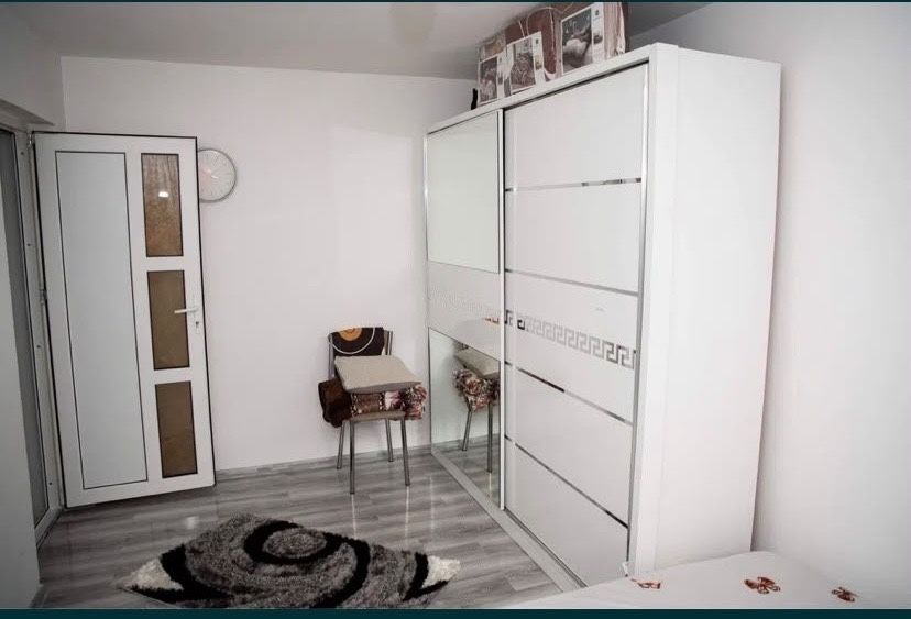 Apartament cu 3 camere de vanzare in Alexandria