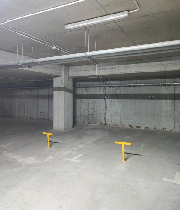 Vând Locuri Parcare