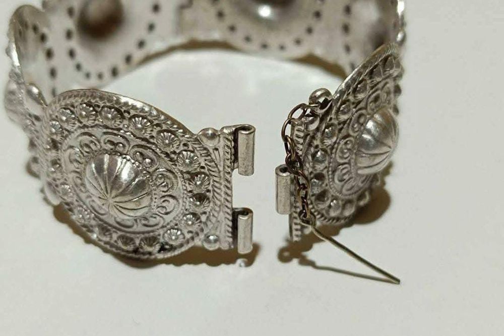 Bratara veche placata cu argint , tip catusa, Germania, copii