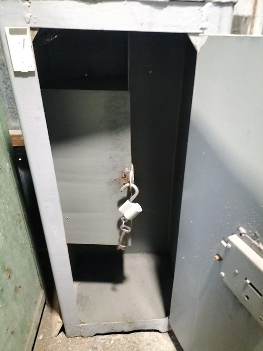 Сейф металлический