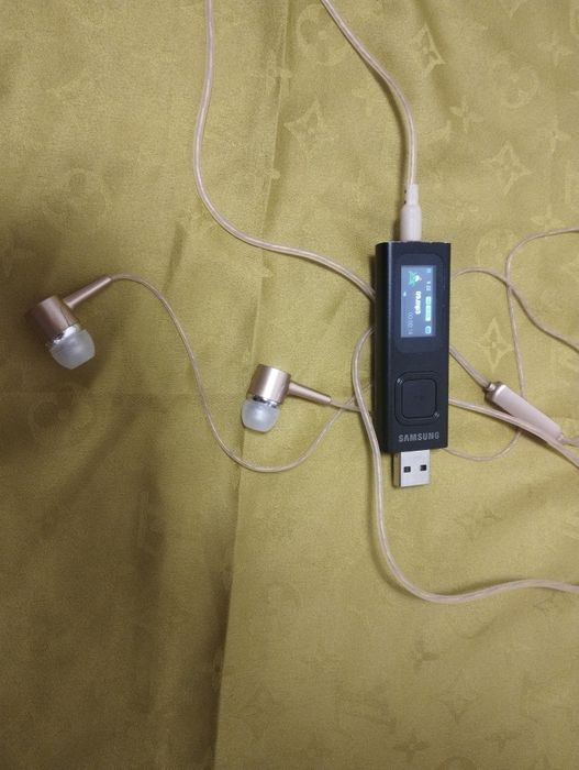 Assalom alekum Mp3 player Sotiladi Samsung Original