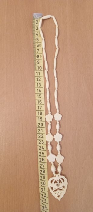 Дамско  колие от кост