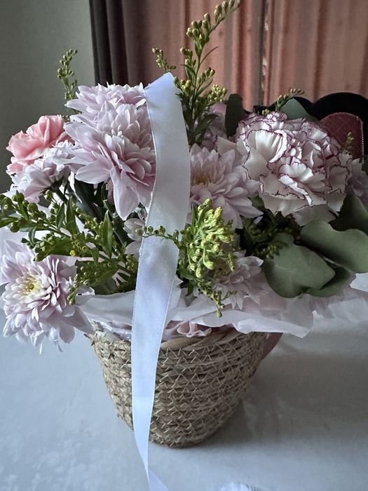 цветы в корзине.