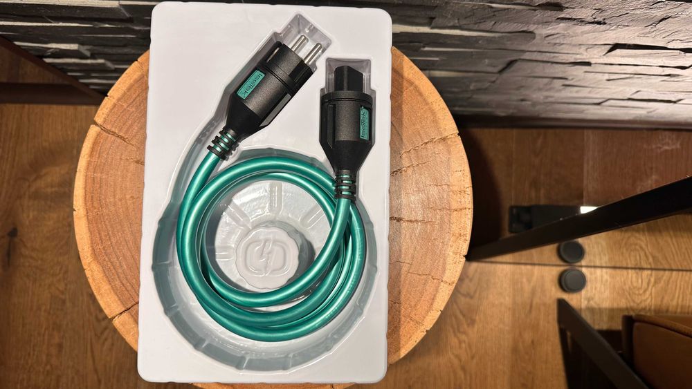 Pachet 2 x Cablu alimentare IsoTek EVO3 Initium – 1.5 m