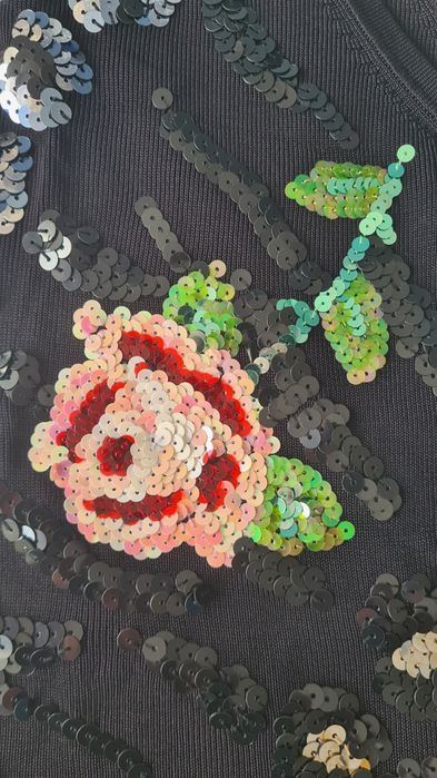 Top elegant cu paiete marimea M