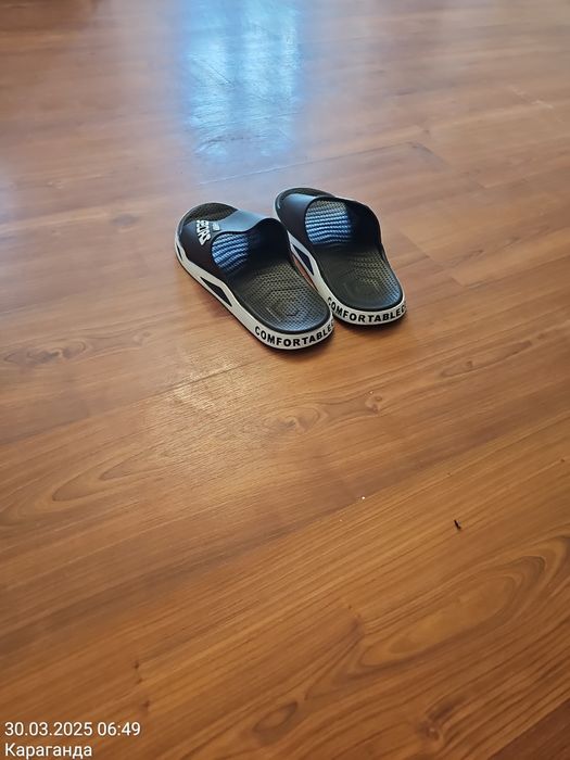 Продам шлепки 43-44