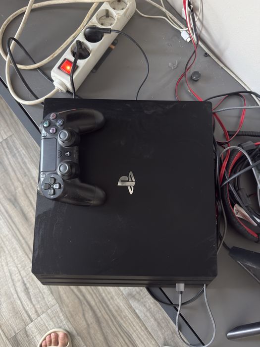 PS 4 PRO 1TB cumparat din emag in 2020,s a folosit infim.