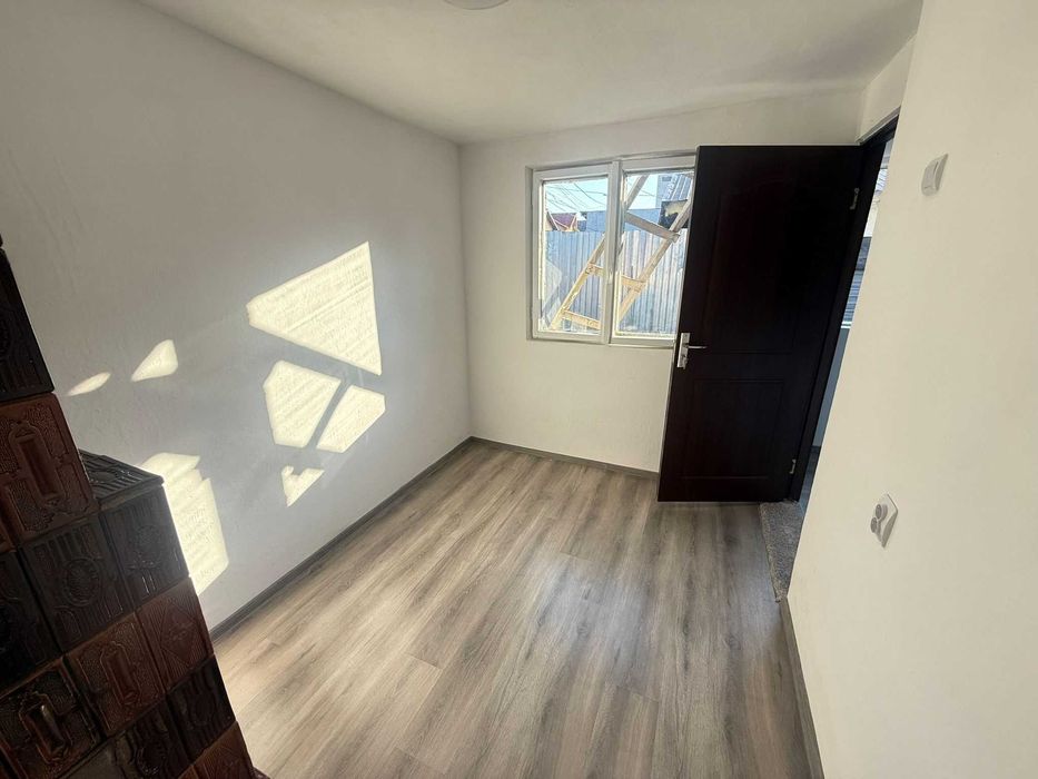 Casă individuală cu garaj și curte în Sector 5