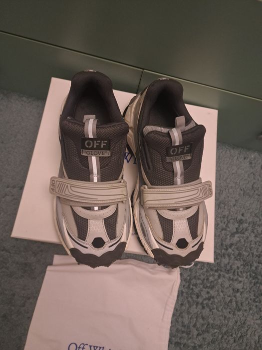 Off white glove slip-on sneakers
Glove panelled slipOff-White
Glove pa