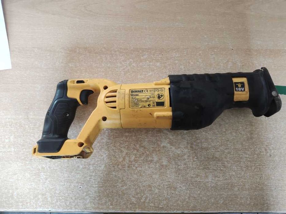 fierastrau dewalt 18v