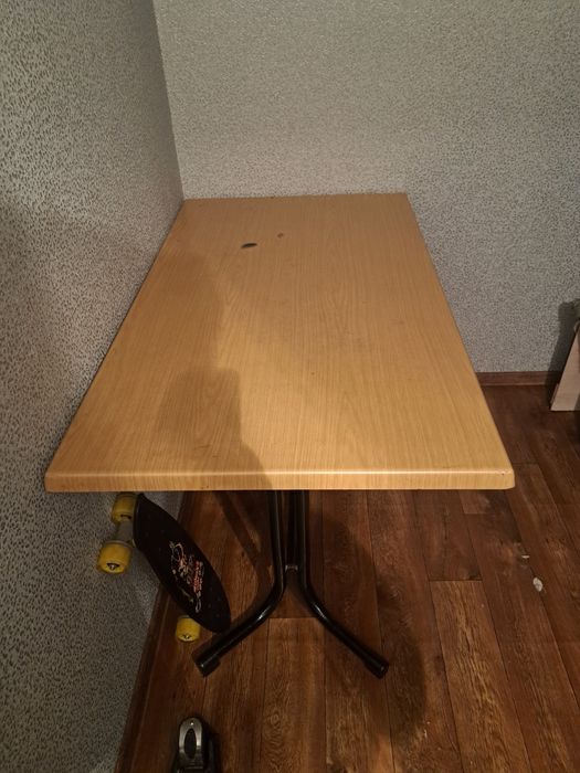 Продам Стол надёжный